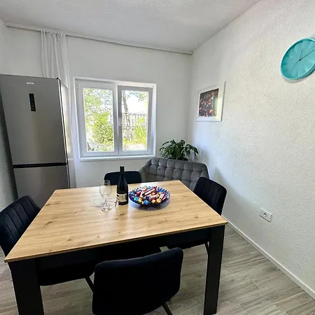 Ramiza Apartment *